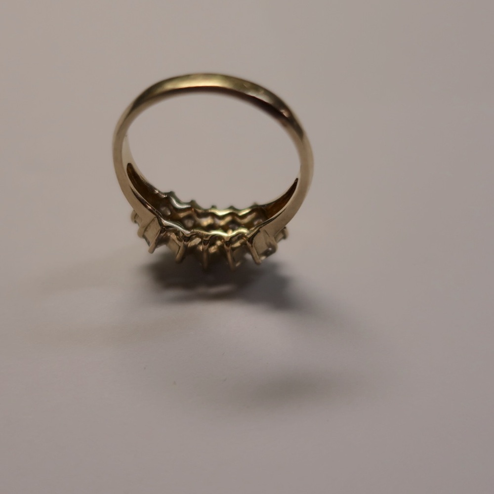 10k Diamond ring - Picture 7 of 8